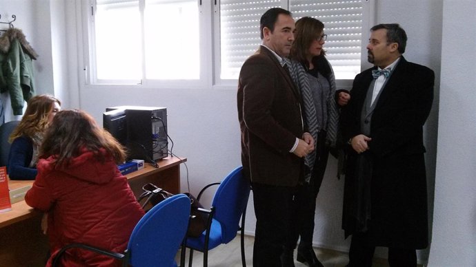 De la Torre visita la unidad de orientación que gestiona Proyecto Don Bosco.