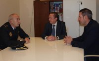 De Llera recibe al nuevo jefe superior de Policía de Andalucía Occidental