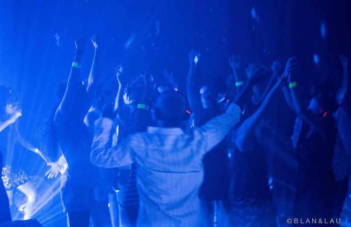 Las Naves invita a experimentar la danza a ciegas con Party