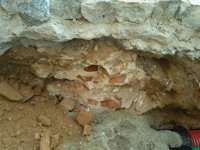 Alcalá estudiará la musealización de la zona donde han aparecido restos de la muralla medieval