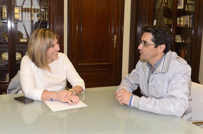 La presidenta de Diputación de Cádiz se reúne con el alcalde de Puerto Serrano