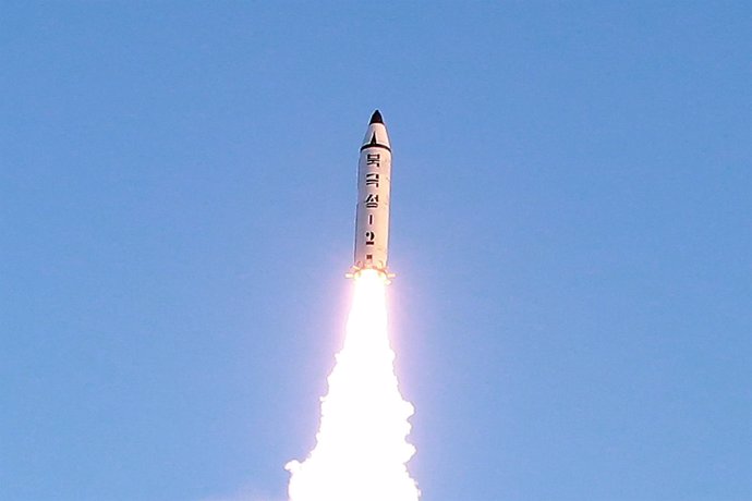 Misil Pukguksong-2, disparado por Corea del Norte