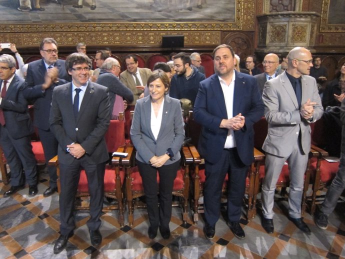 El pte.C.Puigdemont, la pta.C.Forcadell, el vpte.O.Junqueras y el conseller R.Ro