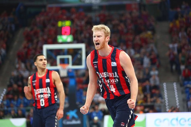 Budinger y Larkin con el Baskonia en la Copa