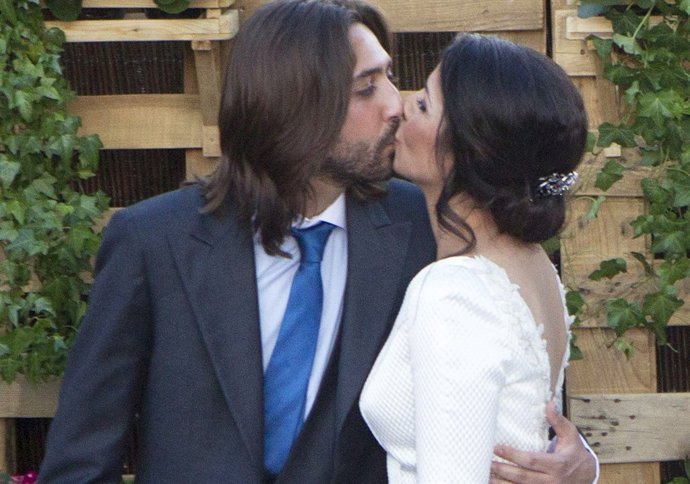 Juan carmona y sara verdasco durante el día de su boda 