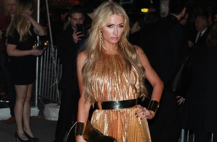 NEW YORK, NY - FEBRUARY 8: Paris Hilton arrives to amfAR'S Annual Fashion Week N