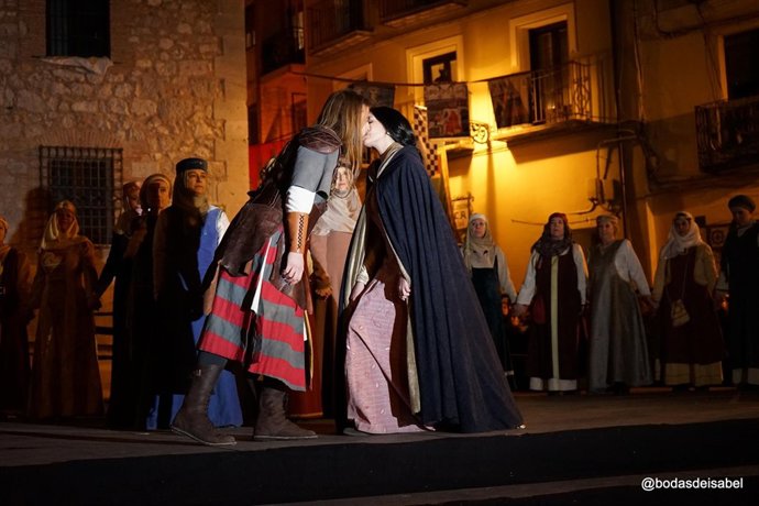 Beso de Isabel de Segura y Diego de Marcilla, en las Bodas de Isabel