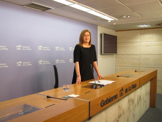La portavoz del Gobierno riojano, Begoña Martínez Arregui, informa Consejo
