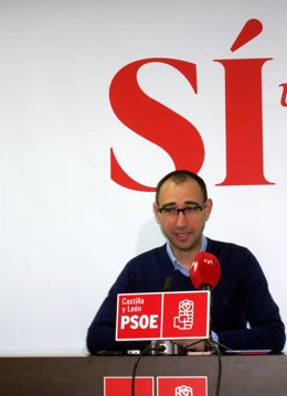 David Serrada en la sede del PSOE de Salamanca