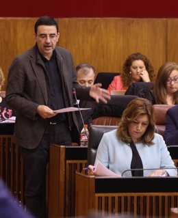 El portavoz parlamentario del PSOE-A, Mario Jiménez, interviene en el Pleno
