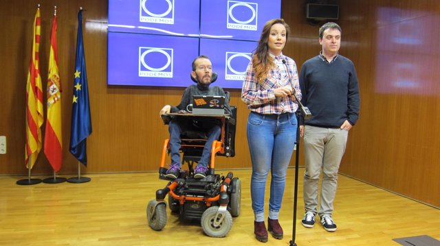 Pablo Echenique, Maru Díaz y Román Sierra (Podemos), en rueda de prensa
