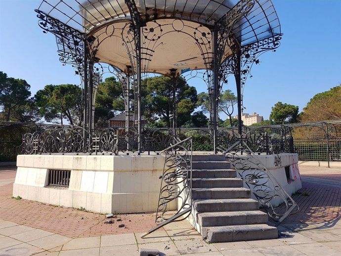 Acto vandálico en el Quiosco de la Música