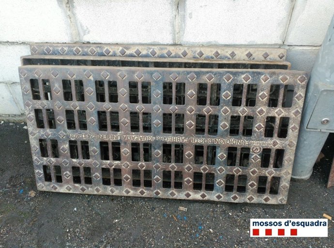 Tapas de alcantarillas robadas en Fraga