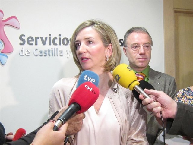 Alicia García junto al director de Familia, Pablo Rodríguez