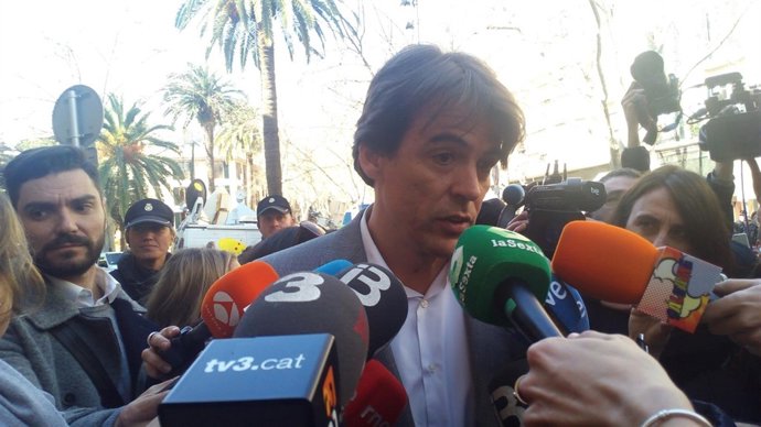 Abogado infanta puertas de la Audiencia