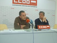 CCOO y UGT se manifiestan por empleos y salarios "dignos" y no descartan una huelga general