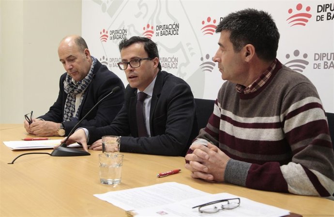 Nota Informativa. Renovada La Colaboración Entre La Diputación De Badajoz Y La A