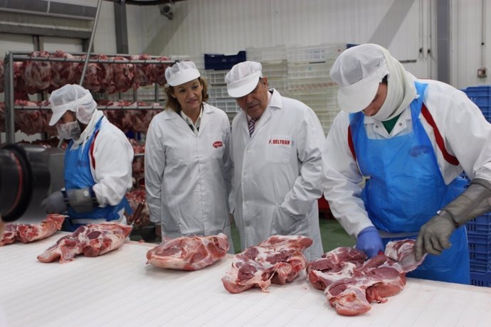 La consejera de Agriucltura visita Famadesa Málaga exportación porcina Beltrán 