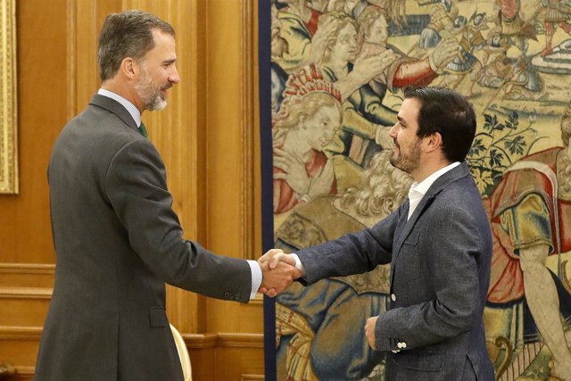 El rey Felipe VI recibe al coordinador federal de IU, Alberto Garzón