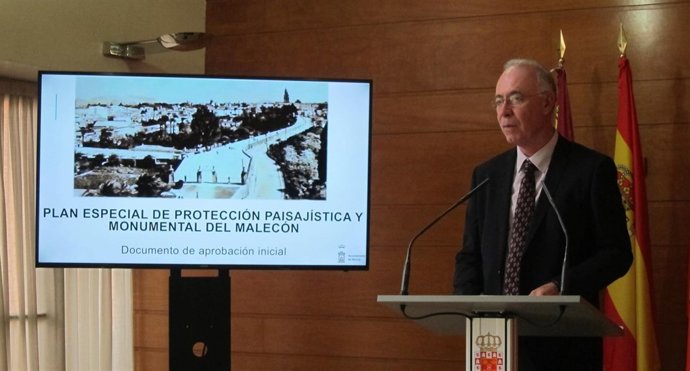 El concejal Antonio Navarro, en la rueda de prensa