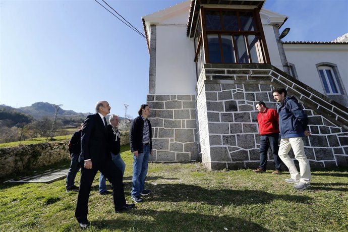 Mazón inaugura la rehabilitación de las escuelas públicas de Mirones