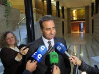 Lastra (PSOE) acusa a Podemos de "degradar" a la Junta General