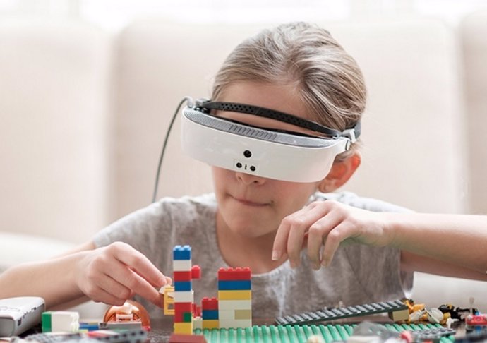 ESight 3, las gafas de realidad aumentada que permiten ver a ciegos legales