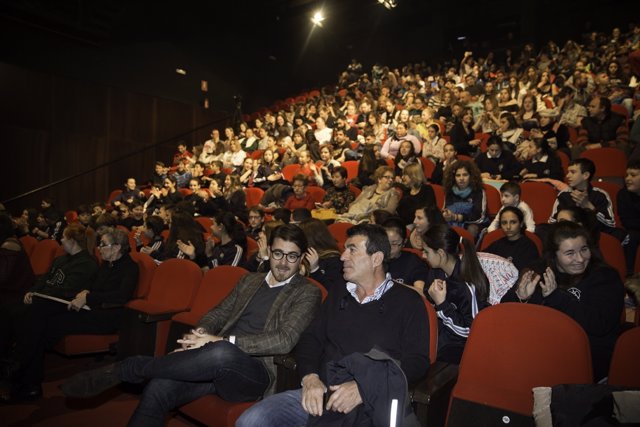 Nota Y Fotos Más De 180 Alumnos De Eso Y Bachiller Acuden Al Ensayo De La Coreog