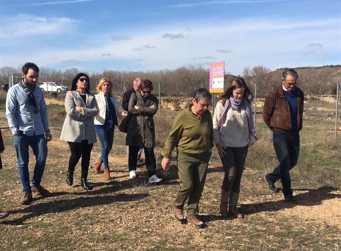 Representantes del PAR durante su visita a la villa romana de La Malena