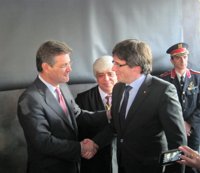 Carles Puigdemont defiende ante Rafael Catalá la "legalidad" del derecho de autodeterminación
