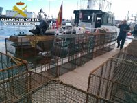 La Guardia Civil interviene 16 nasas ilegales que formaban un 'tren' de un kilómetro en la costa de Gran Canaria