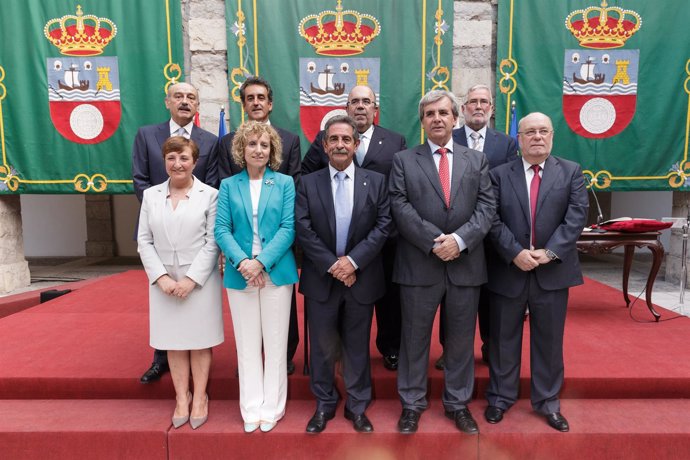 Revilla y los consejeros. Gobierno de Cantabria. PRC-PSOE