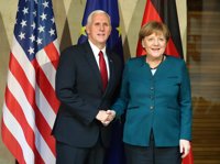 Merkel y Pence abordan los conflictos de Siria, Libia, Afganistán y Ucrania