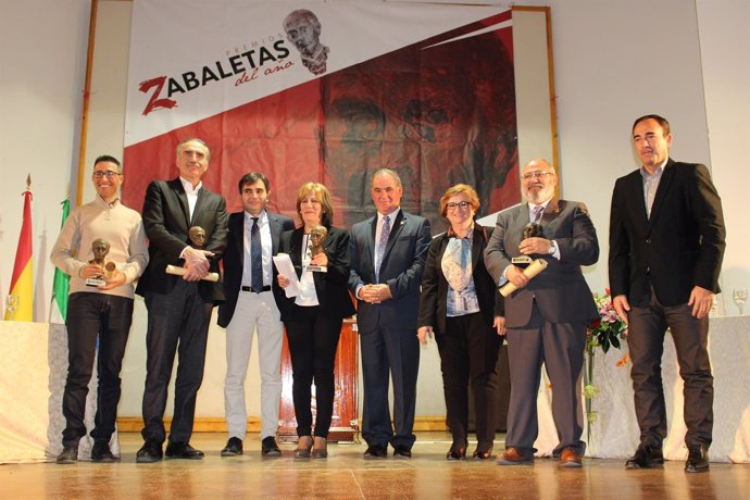 Las autoridades en la entrega de los Premios Zabaleta en Quesada (Jaén)