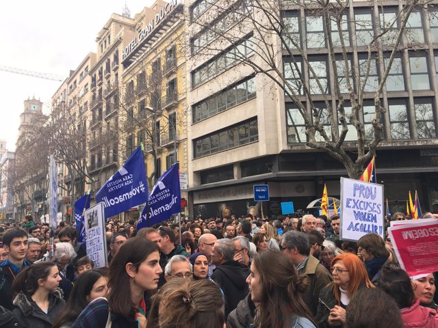Manifestantes en Barcelona a favor de la acogida de refugiados