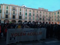 Cientos de personas reivindican en Palma poder acoger a refugiados