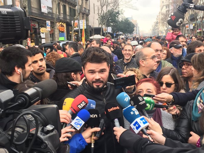 Gabriel Rufián (ERC) en la manifestación por la acogida de refugiados