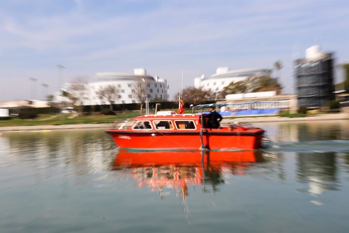 Bote de la Armada en labores previsas a la búsqueda de Marta del Castillo