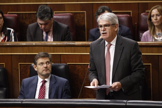 Rafael Catalá y Alfonso Dastis en el Congreso