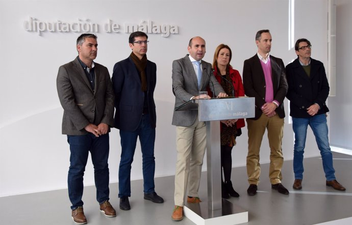 El portavoz del PSOE Francisco Conejo en rueda de prensa.