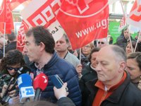 Unas 300 de personas exijen salarios y empleos dignos