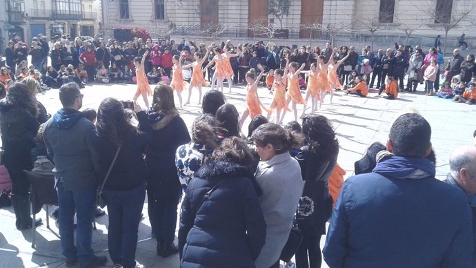 Concentración en la calle por un conservatorio de danza en Jaén
