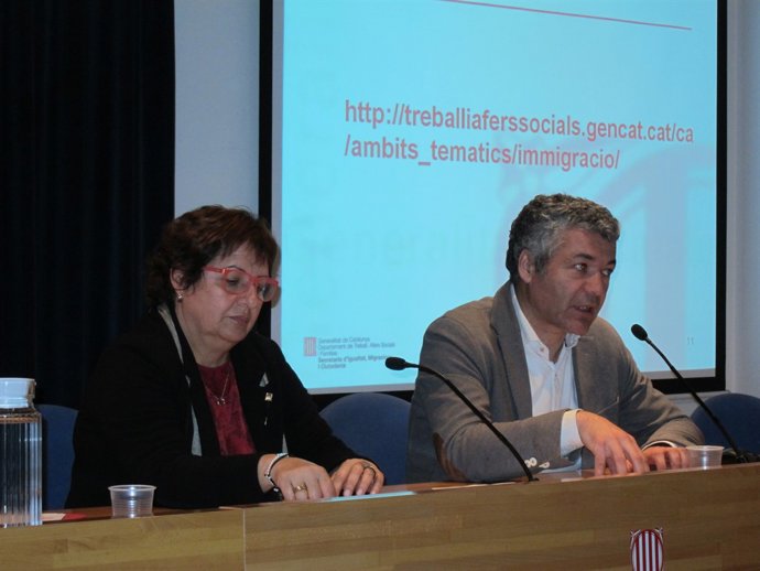 Consellera Dolors Bassa al costat del secretari de Migracions Oriol Amorós