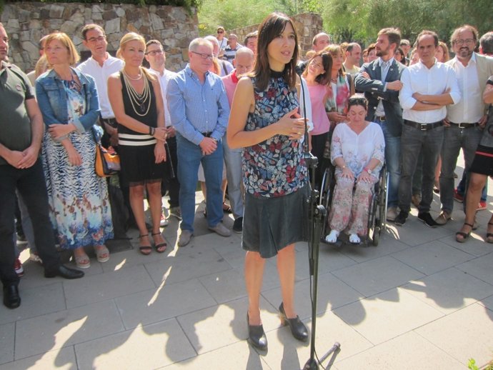 Núria Parlon anunciant que es postula per liderar el PSC