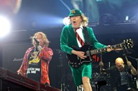 ¿Están Angus Young y Axl Rose trabajando en un nuevo disco de AC/DC?