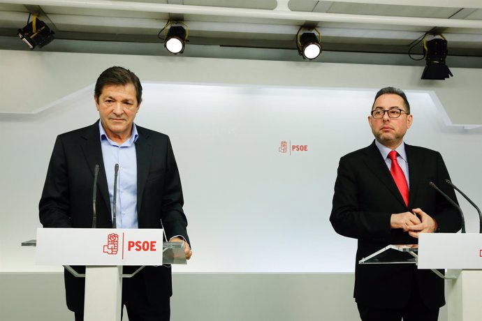 Javier Fernández en rueda de prensa junto a Gianni Pittella