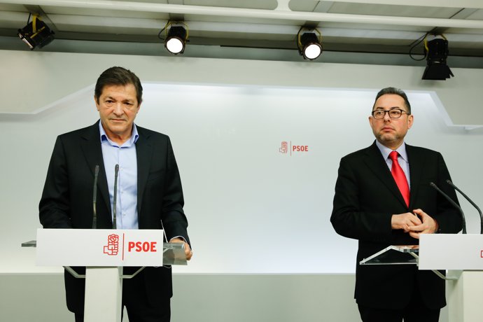 Javier Fernández en roda de premsa al costat de Gianni Pittella