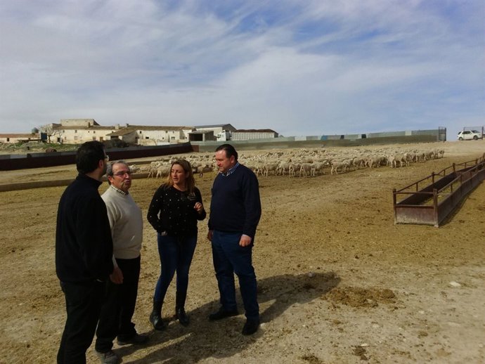 La diputada de Agricultura con agricultores y ganadores de Los Vélez.