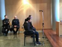 La madre del pequeño asesinado en Oviedo declara entre llantos que "tenía miedo" de su pareja y niega los hechos