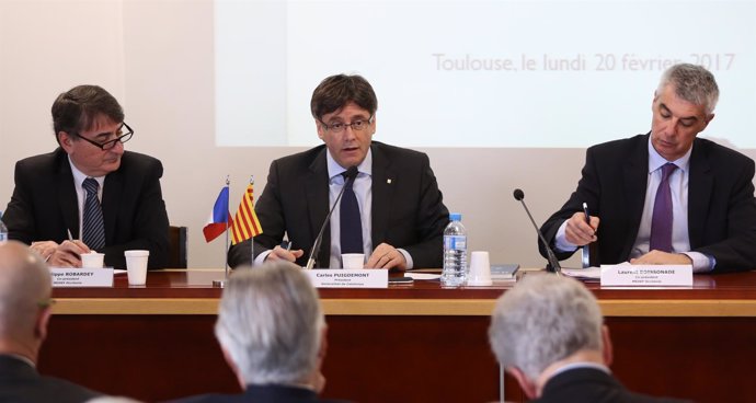 El pte.C.Puigdemont con los representantes de MEDEF P.Robardey y L.Boissonade.